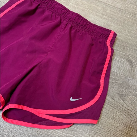 •NIKE• RUNNING SHORTS - Picture 3 of 4